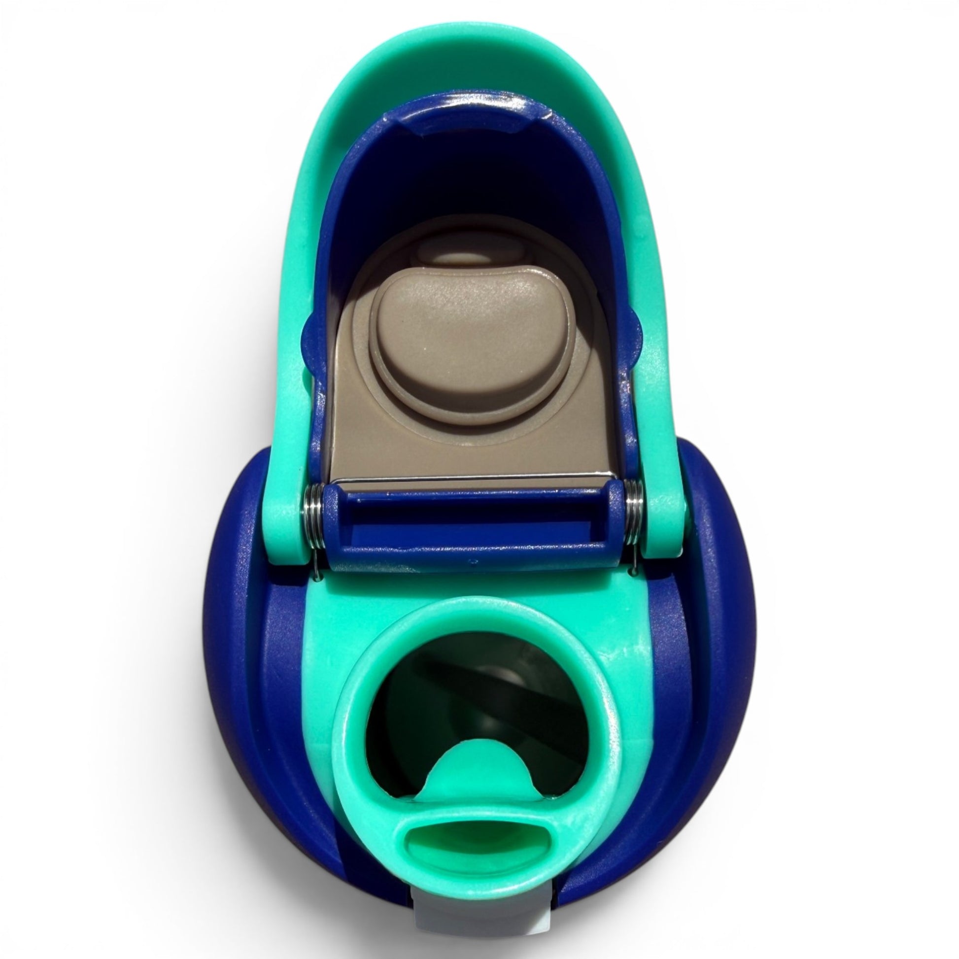 Top view of the Hydration Bottle – Yeti 32oz Insulated Stainless Steel, featuring a blue and teal flip straw lid with handle. Open lid reveals gray spout and circular drinking hole—ideal for staying hydrated on the golf course.